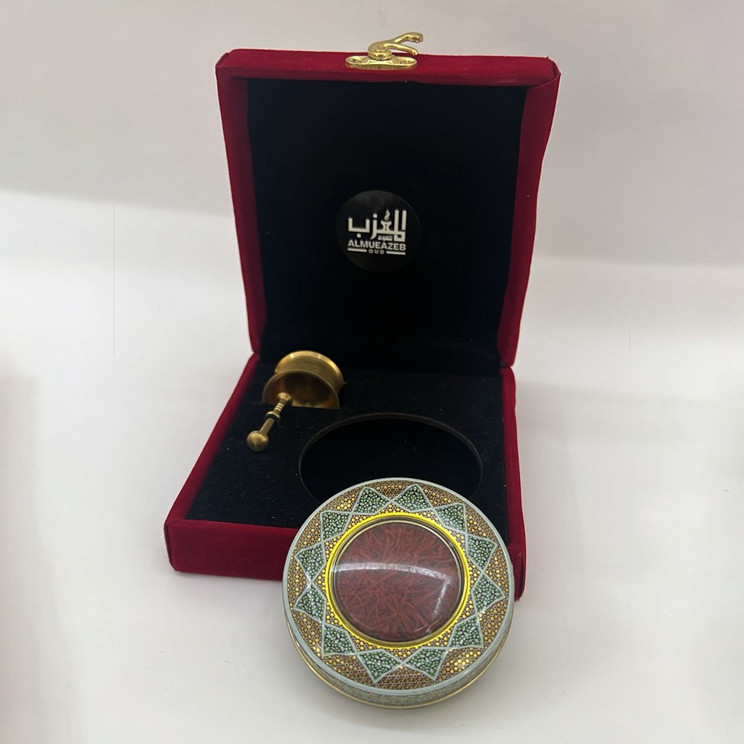 زعفران سوبر نقين vip في بوكس مع المنحاز والمدق زعفران سوبر نقين vip في بوكس مع المنحاز والمدق